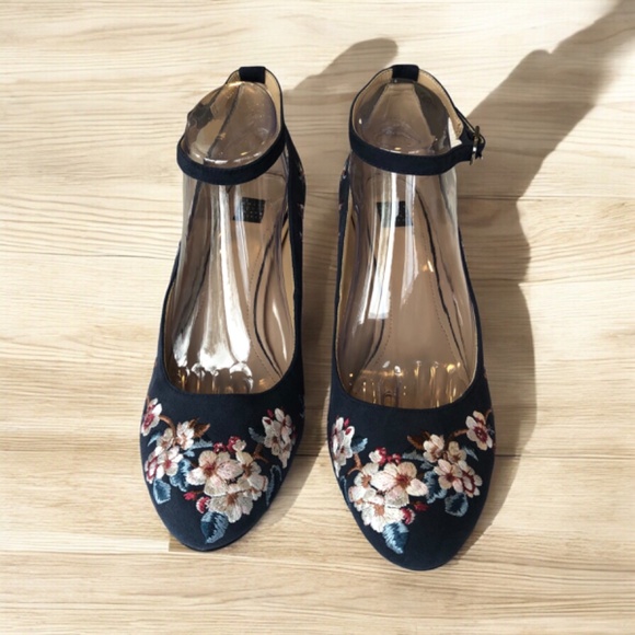 WHBM Bethany Embroidered Suede Block Heels size 10 - Picture 2 of 9